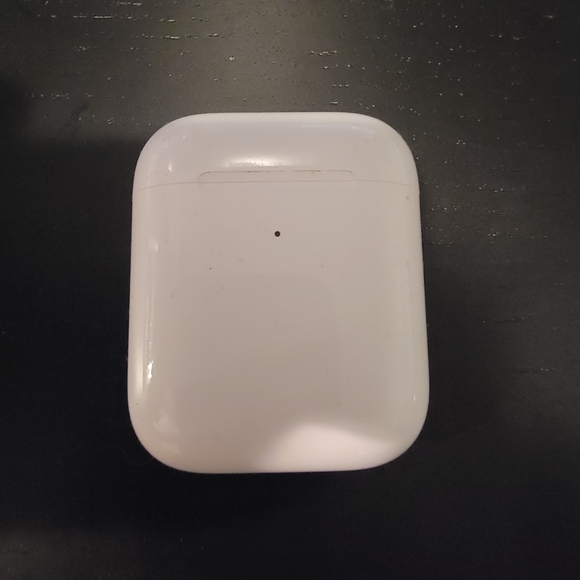 Airpods - Picture 4 of 4